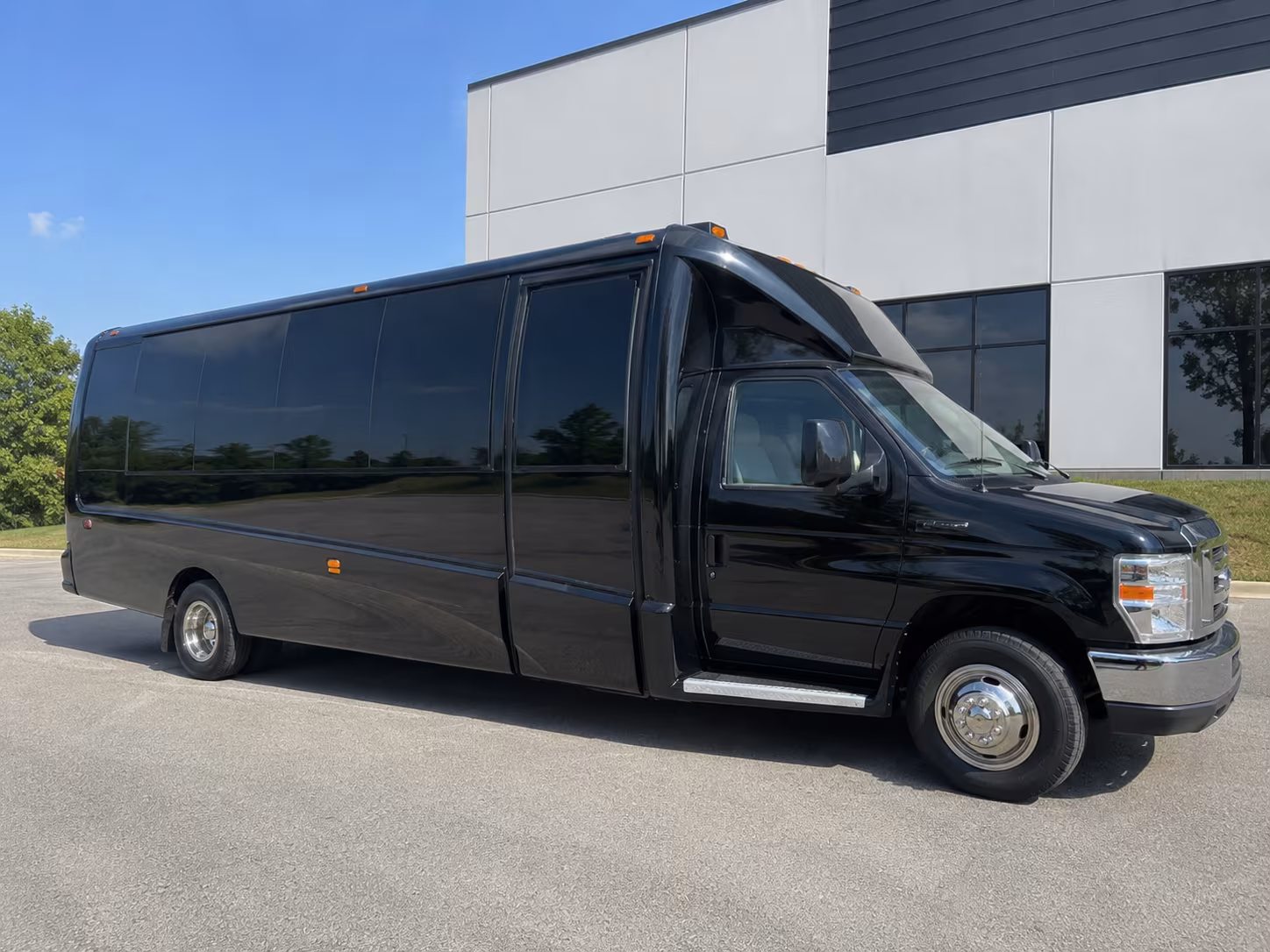 Hollywood Birthday, Sweet 16, & Quinceañera Transportation party bus exterior
