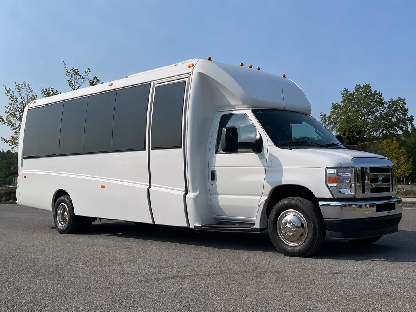 Hollywood Birthday, Sweet 16, & Quinceañera Transportation group transportation