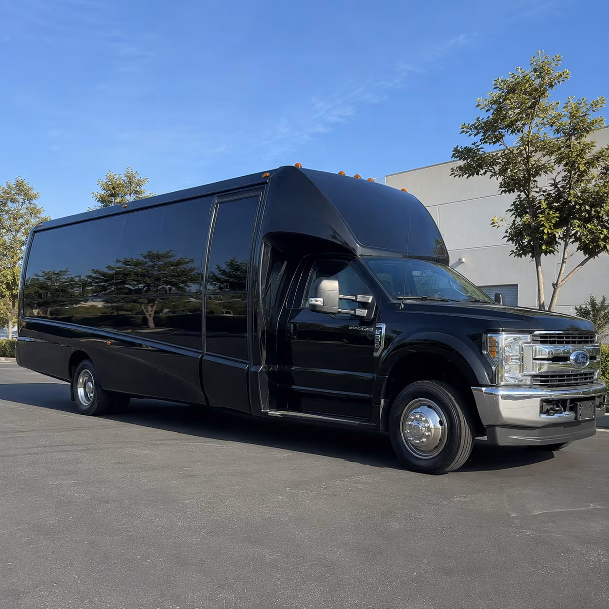 Hollywood Birthday, Sweet 16, & Quinceañera Transportation onboard seating