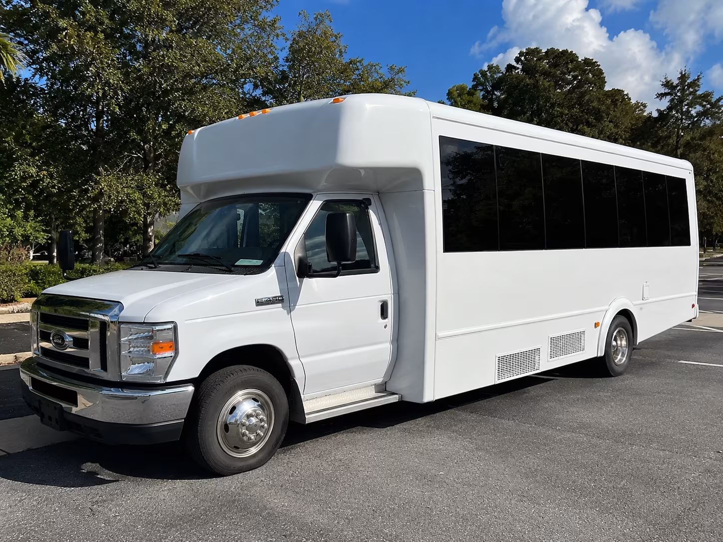 Hollywood Birthday, Sweet 16, & Quinceañera Transportation party bus exterior