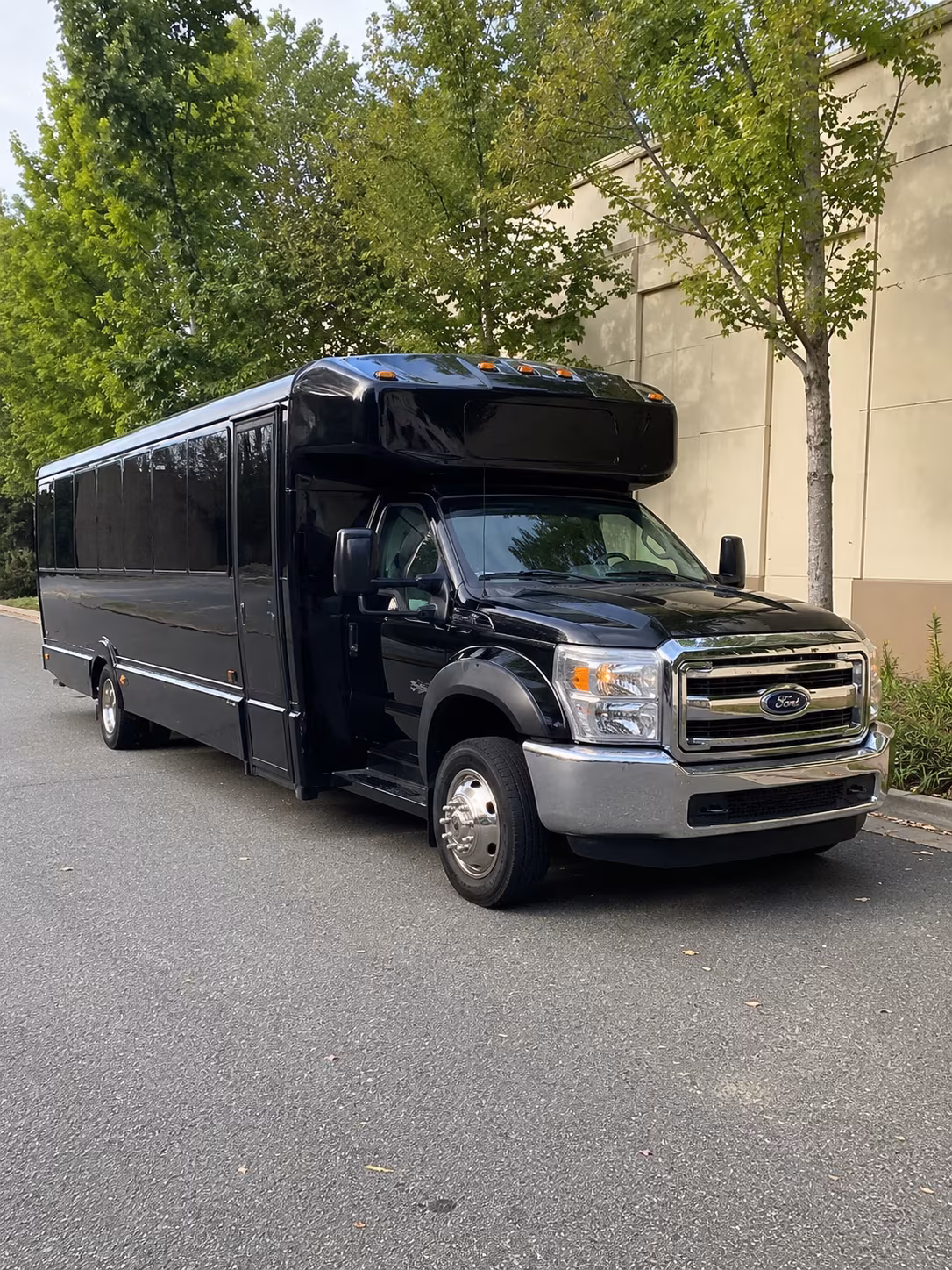 Hollywood Winery Tour & Pub Crawl Transportation party bus exterior