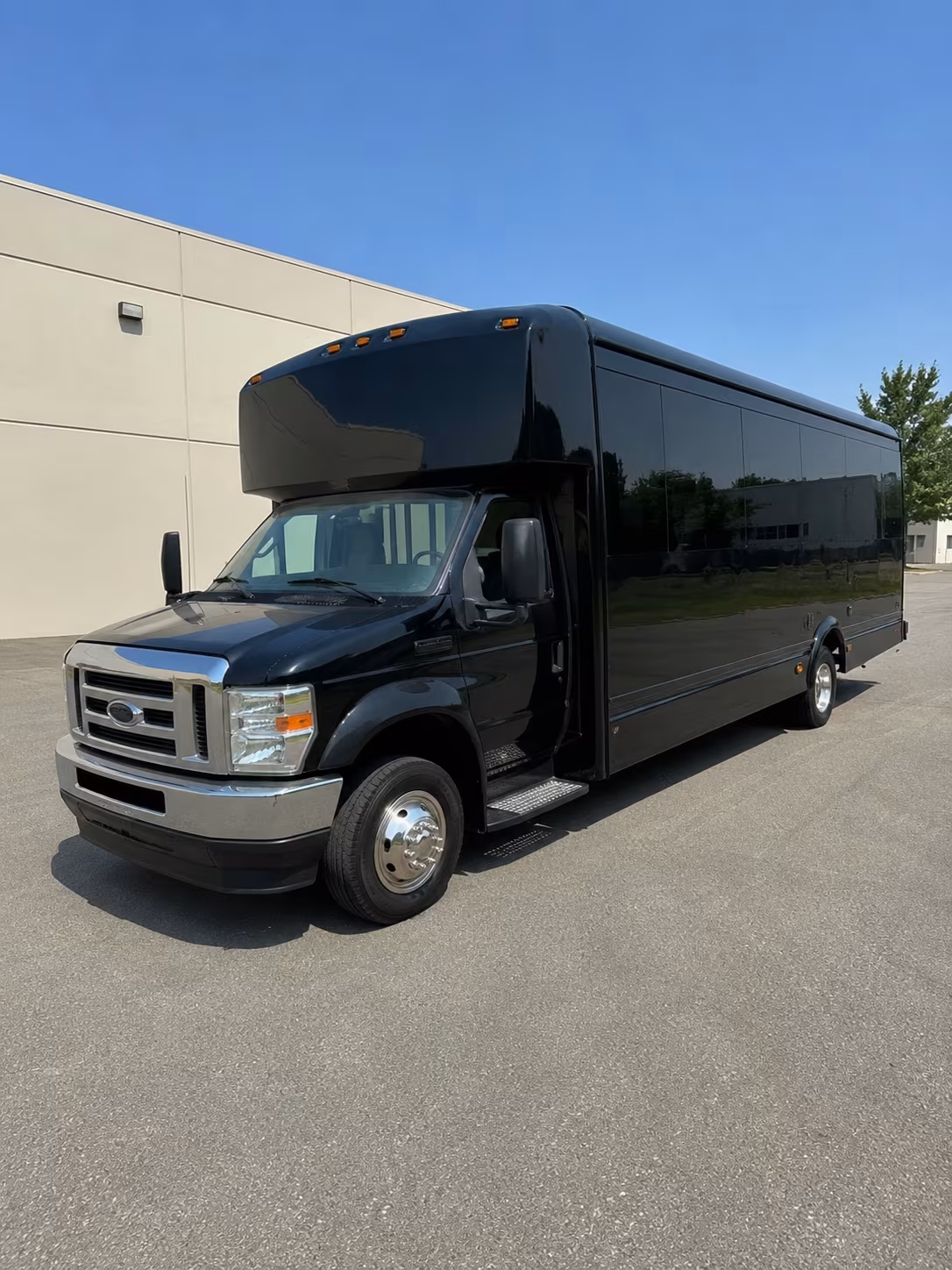 Hollywood Winery Tour & Pub Crawl Transportation onboard seating